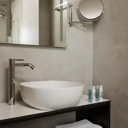 Отель Alassia 3*